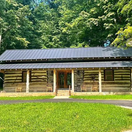 Glasgow Getaway With Patio, Fireplace And Grill!